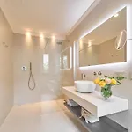 Cuserina Hotell 3*